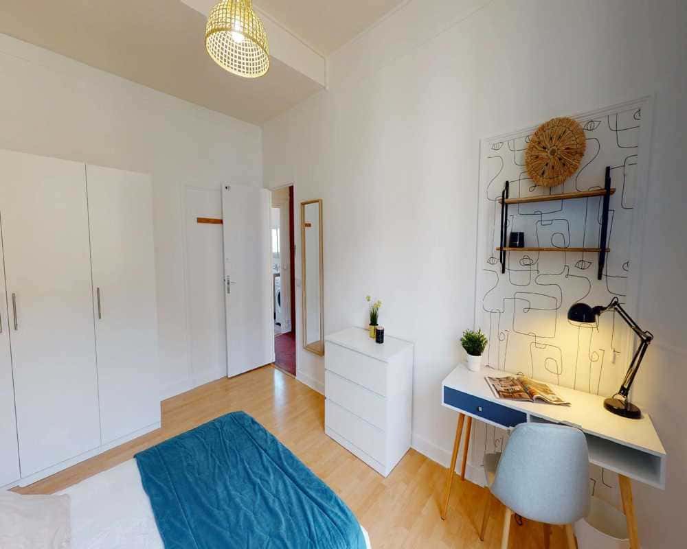 Chambre dans le Quai d'Anjou 75004