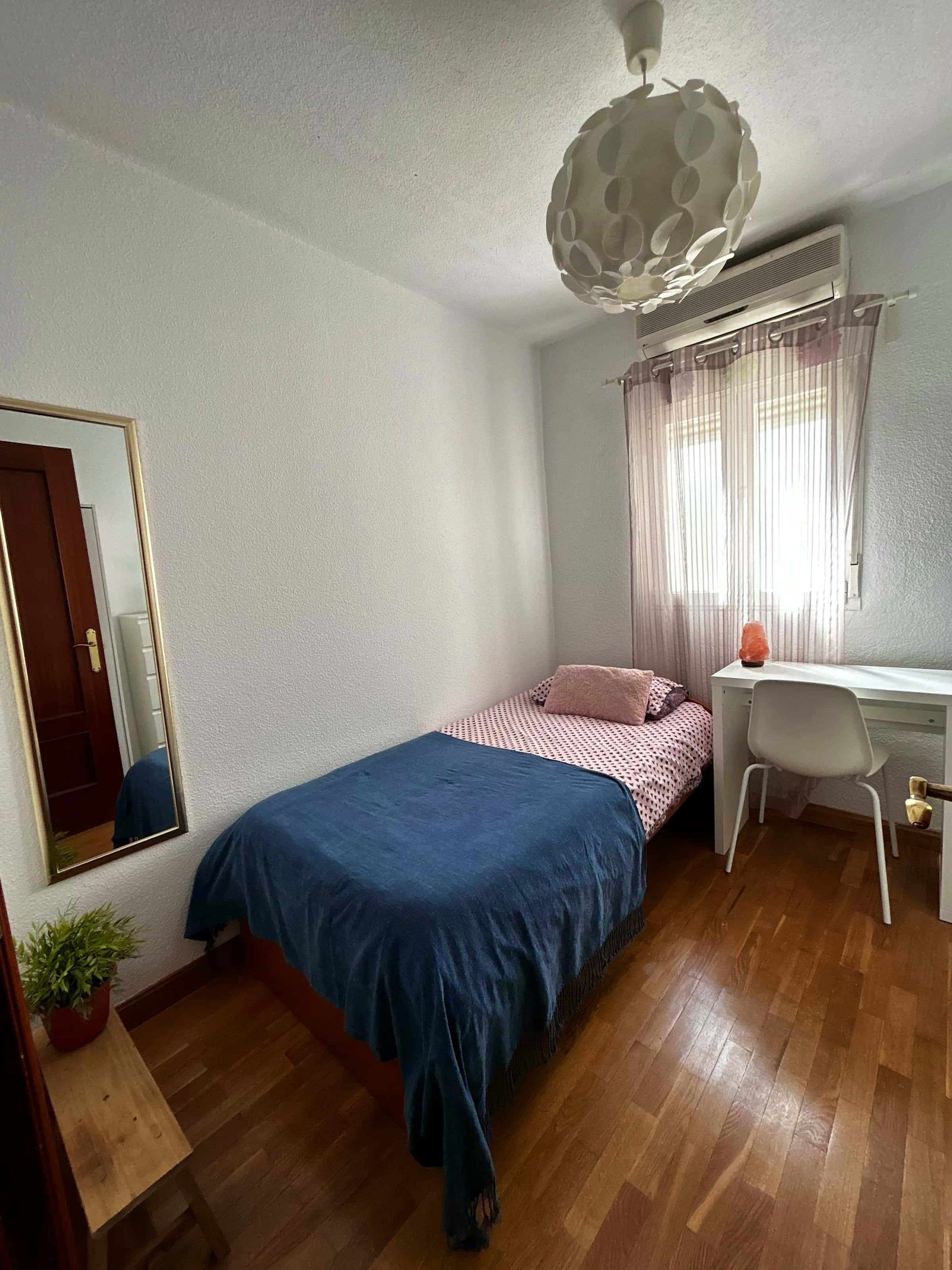 Calle de Francos Rodríguez 16, room 1