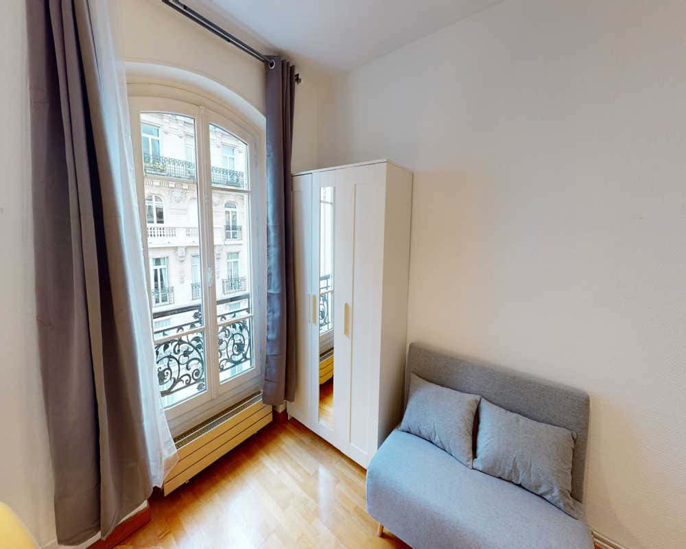 Chambre dans le rue de Passy