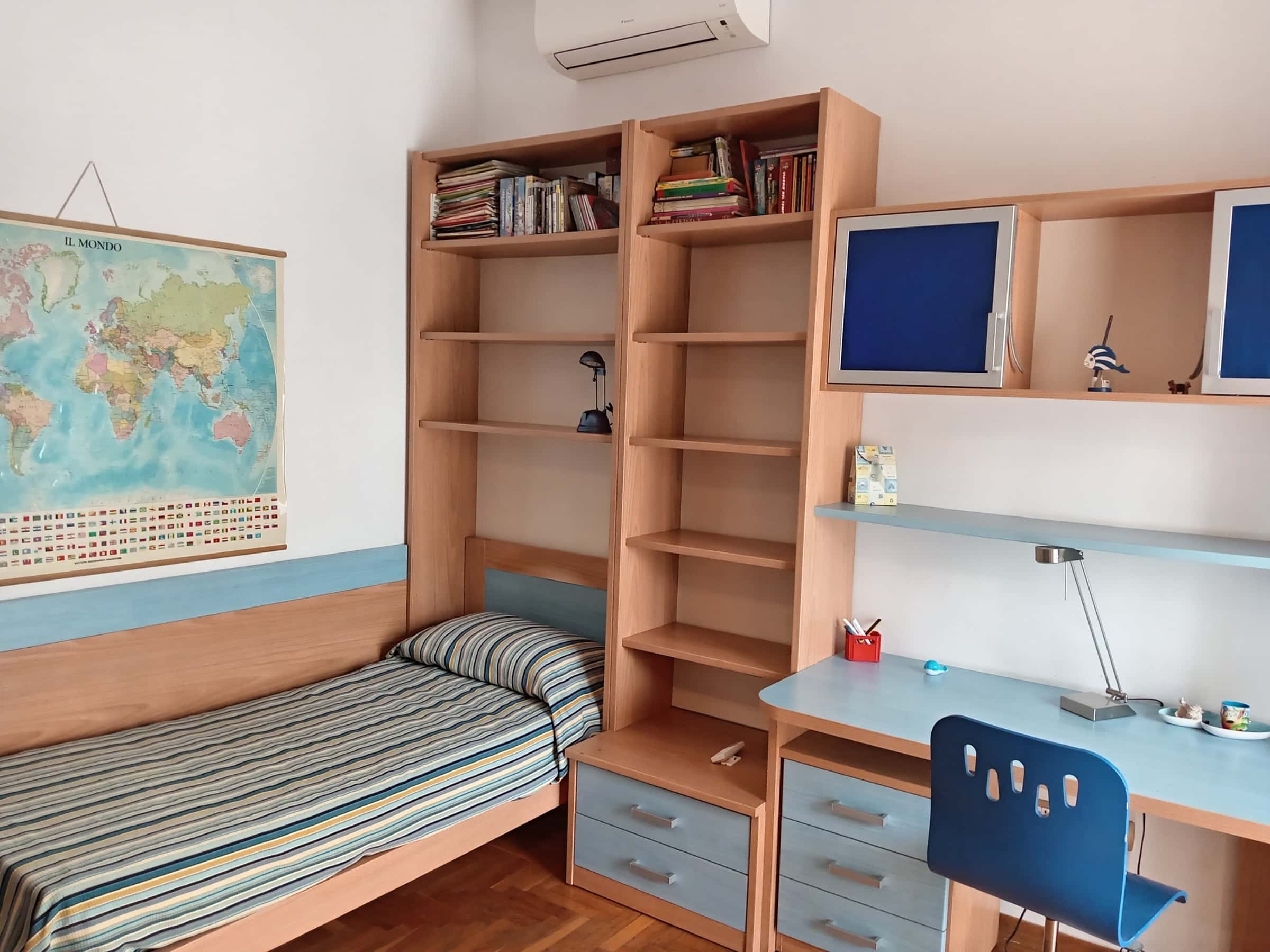 Room in Via Umberto Boccioni, Firenze for 125 m² with 4 bedrooms