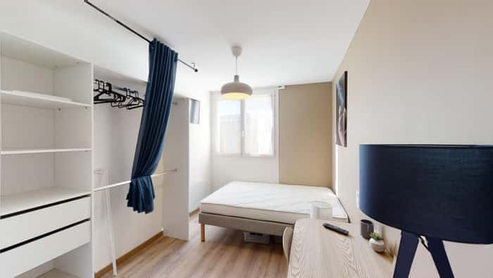 Listing photo thumbnail