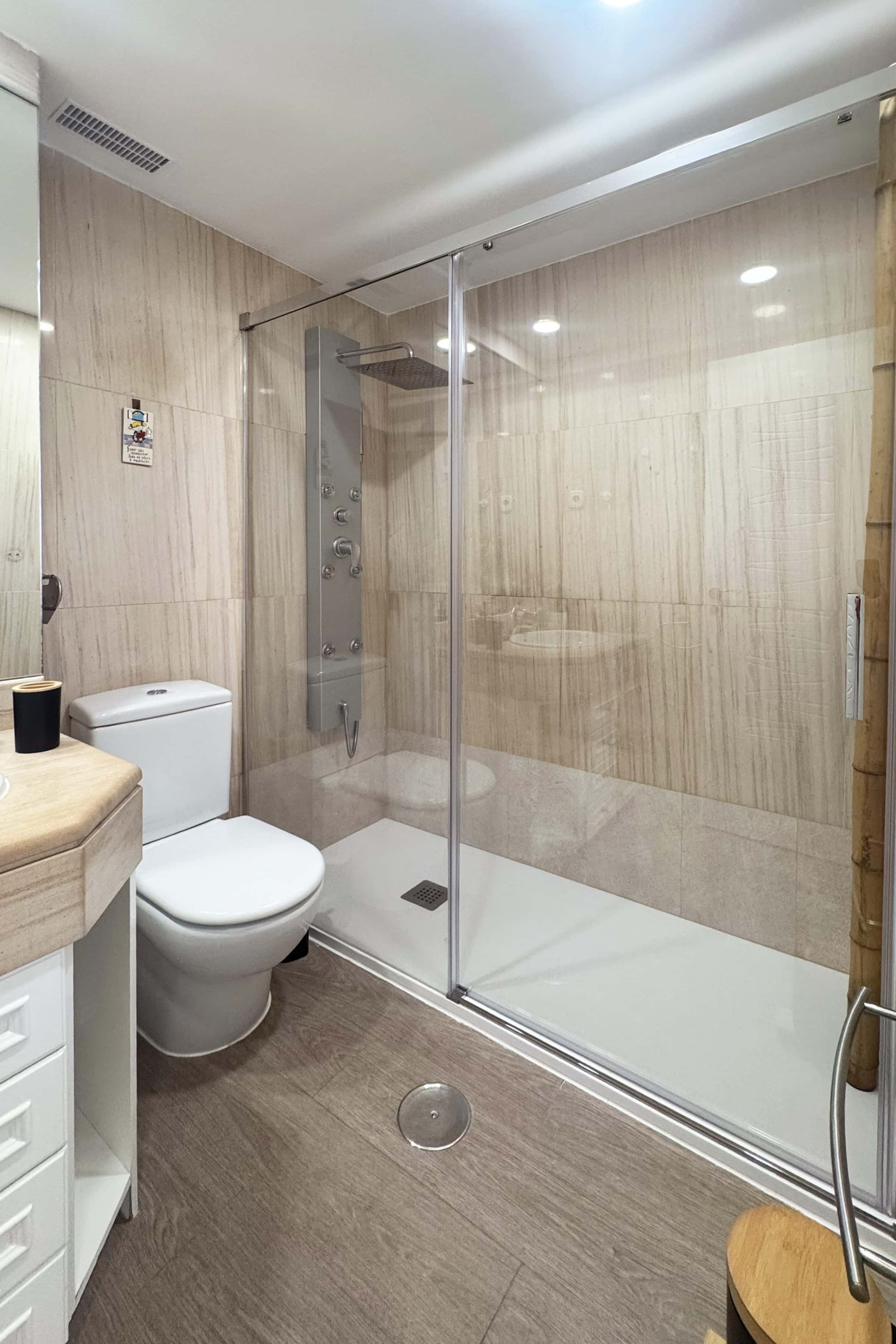 Habitacion privada en Paseo de la Florida , Madrid