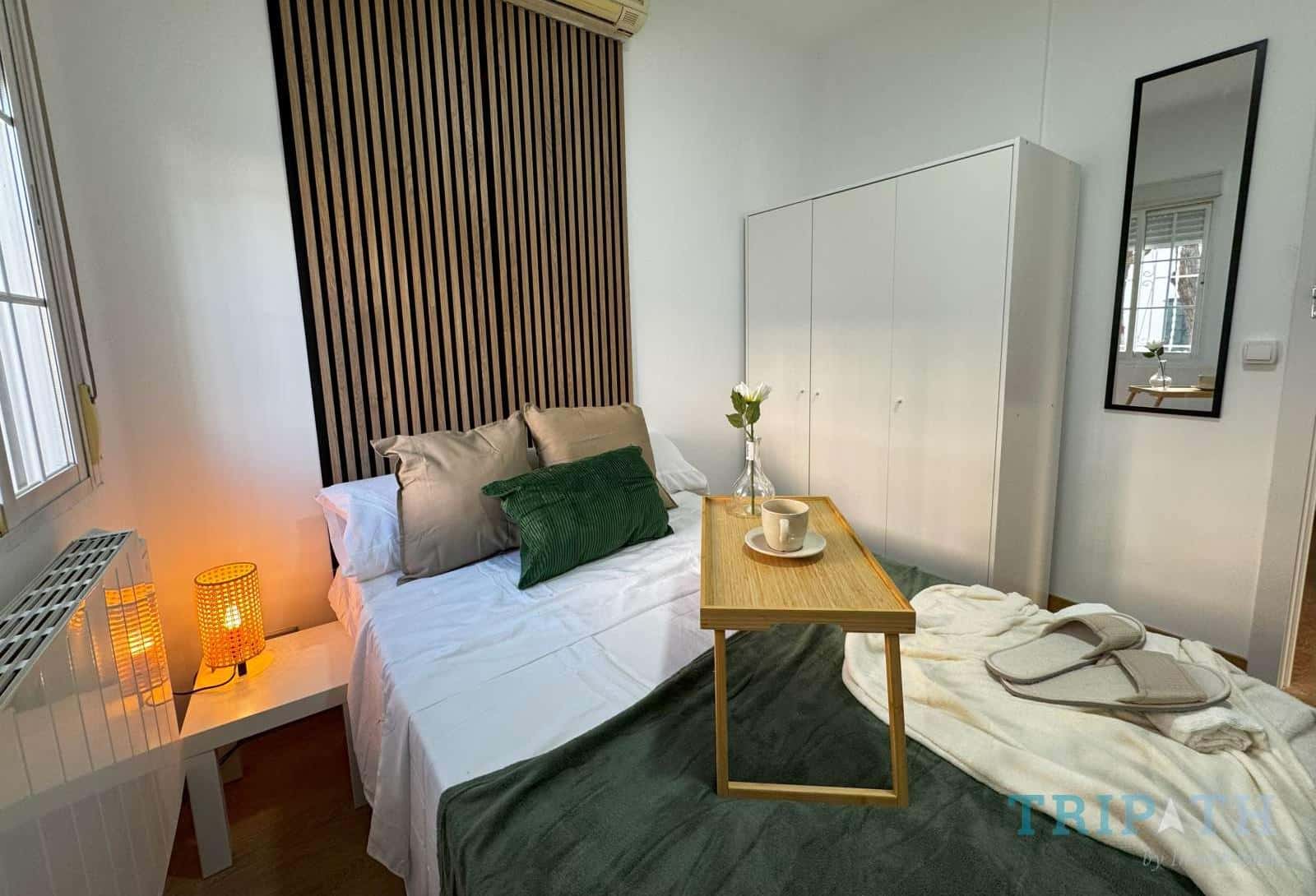 Double bed in Magnificent rooms for rent located in Madrid