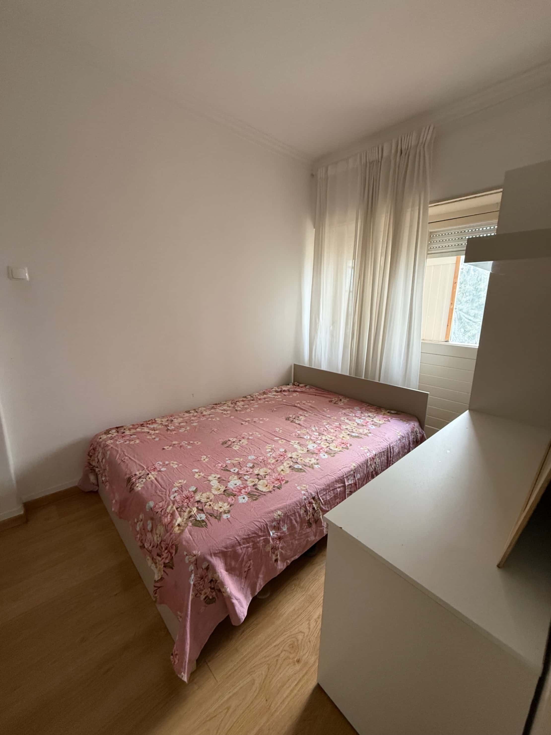 Room with private bathroom in Lisbon