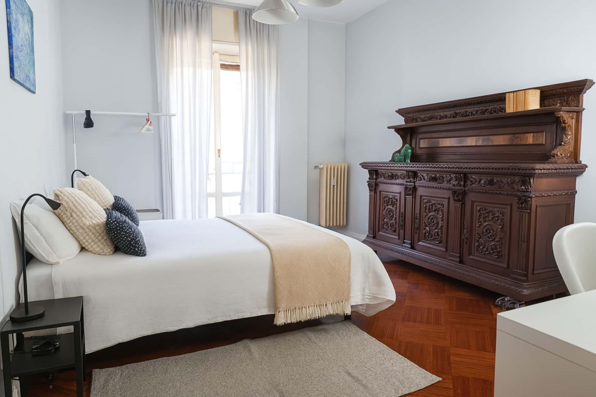 Room n°1 - Large and comfortable room Piazza De Angeli, Milan