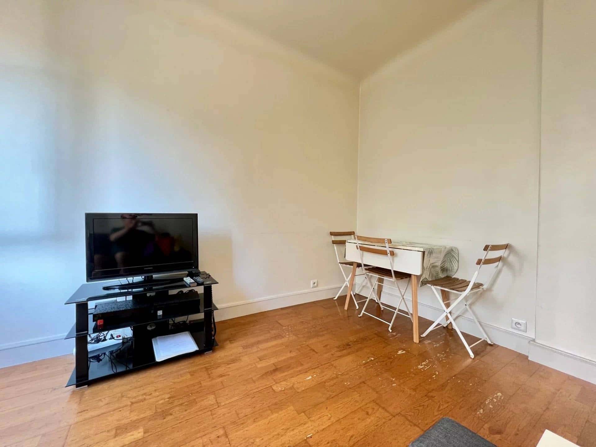 Appartement 32 m² avec une chambre situé rue Breguet au 1er étage avec ascenseur