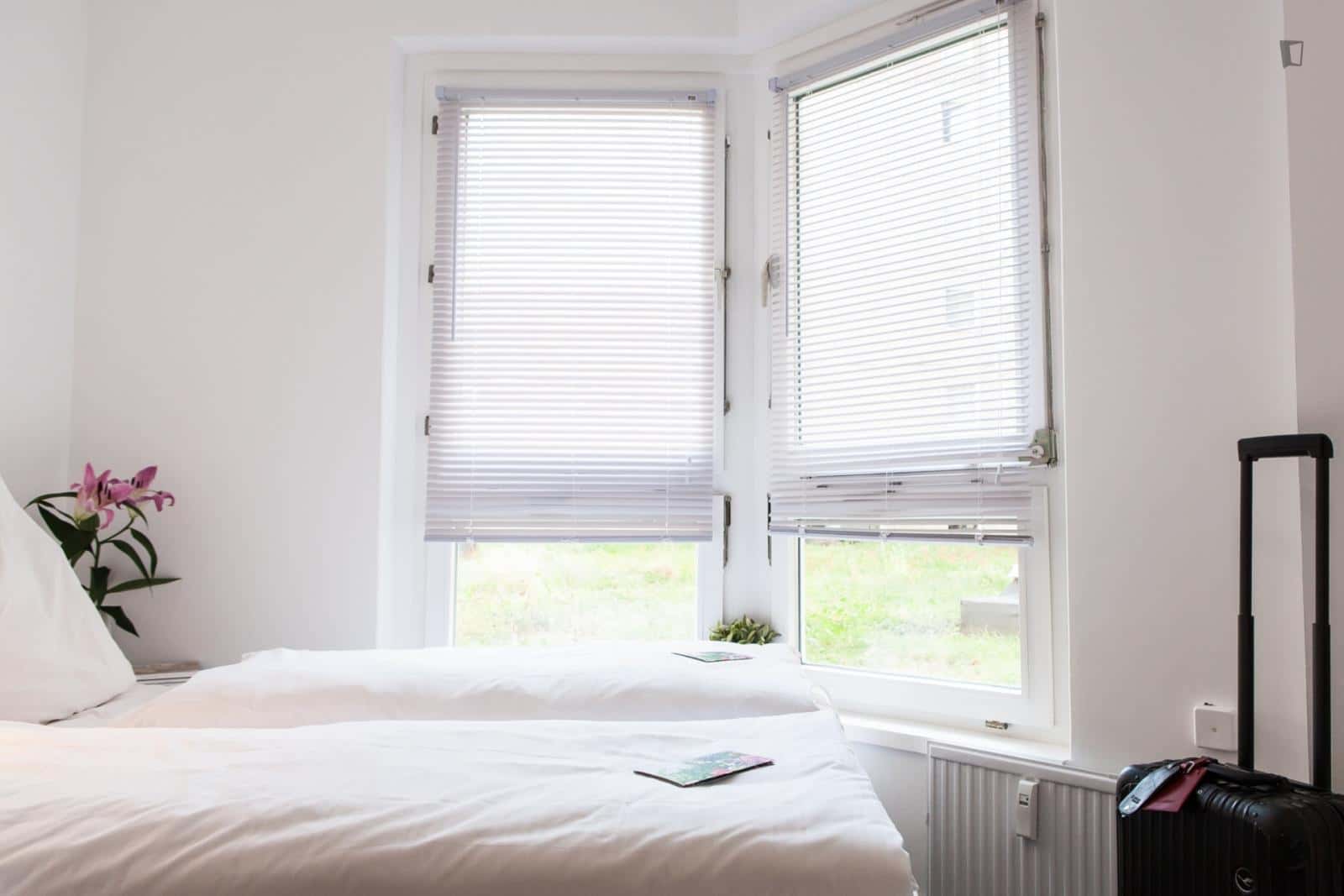 Room in Wilhelmstraße, Berlin for 200 m² with 5 bedrooms - Photo 5