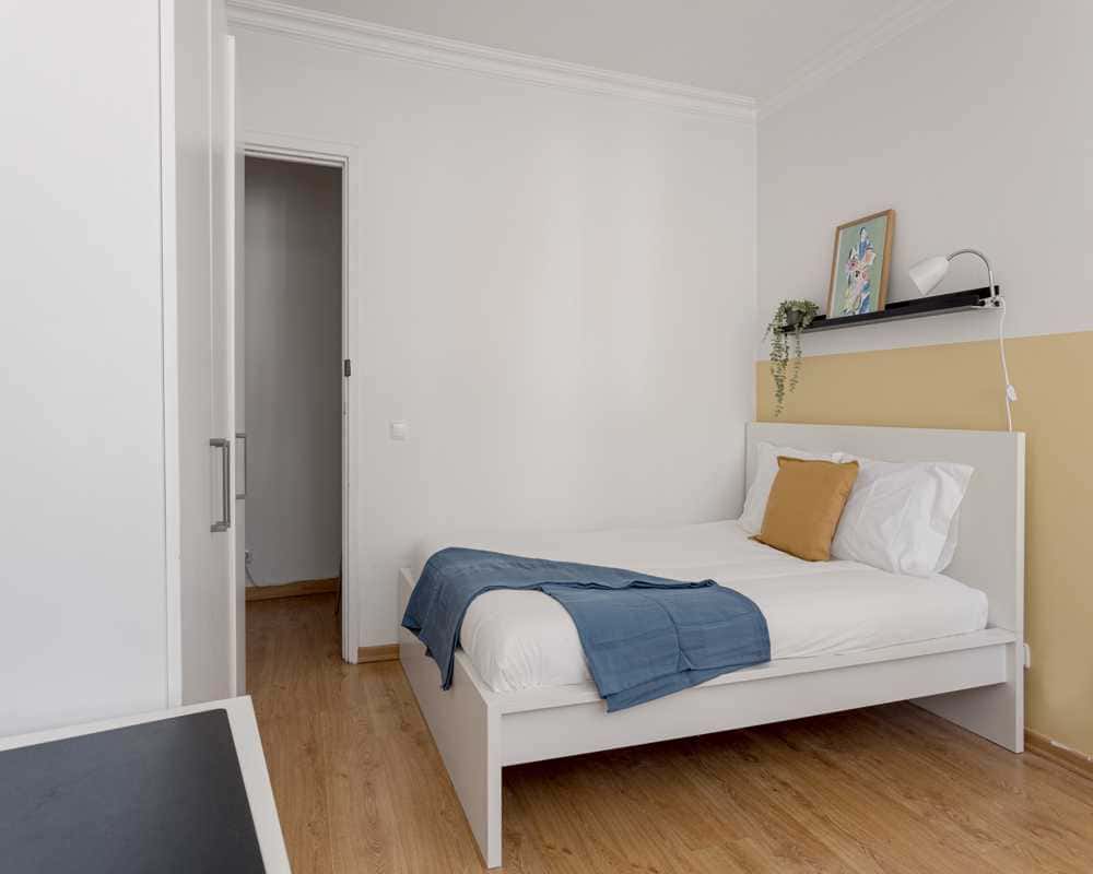 Luminous room in 8-bedroom apartment in Benfica, Lisbon - Room 1