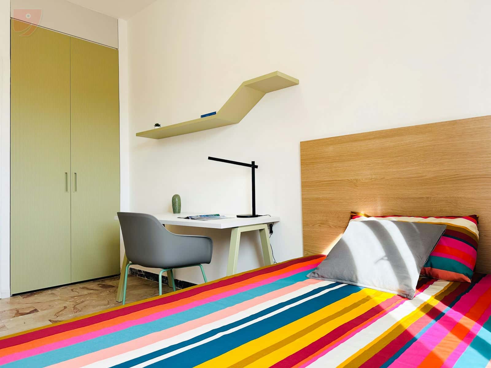 Zimmer in Via Giuseppe Compagnoni, Ferrara für 172 m² mit 9 Schlafzimmer