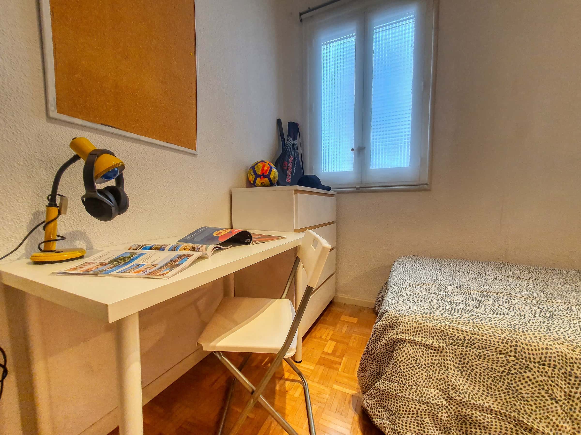 Chambre dans Calle de Vallehermoso, Madrid pour 100 m² avec 5 chambres