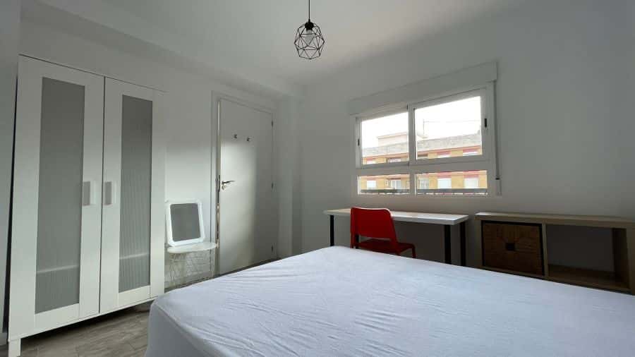 Habitación en piso de 4 habitaciones en Algirós