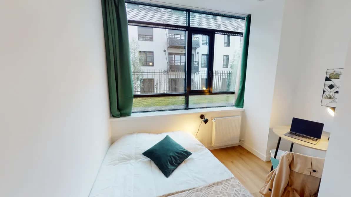 Room in Avenue Sainte-Anne, Asnières-sur-Seine for 145 m² with 7 bedrooms