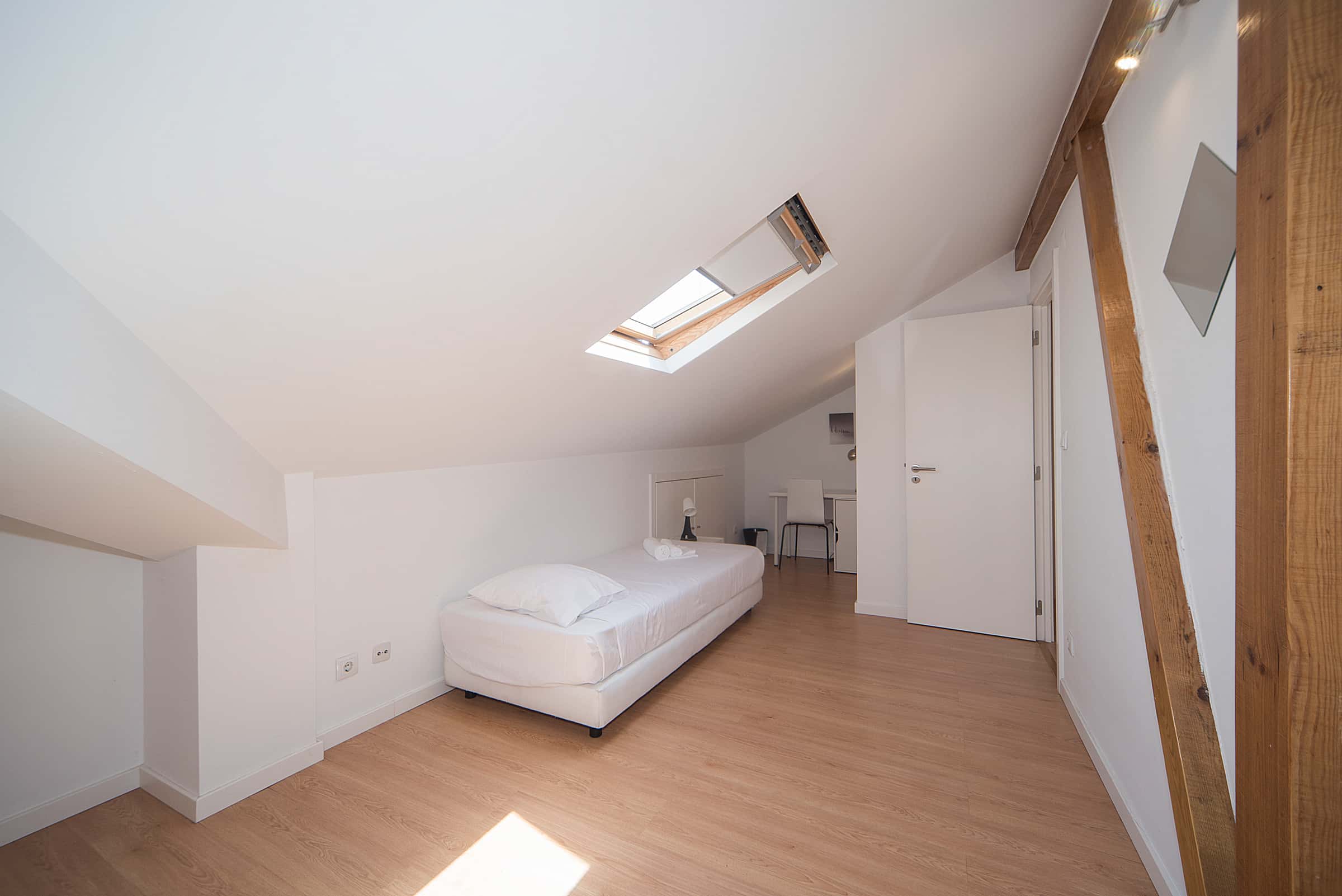 Estrada das Laranjeiras (Students only)