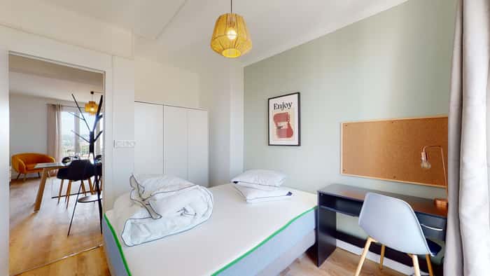 Listing photo thumbnail