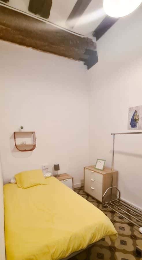 Habitación en piso de 6 habitaciones en Ciutat Vella