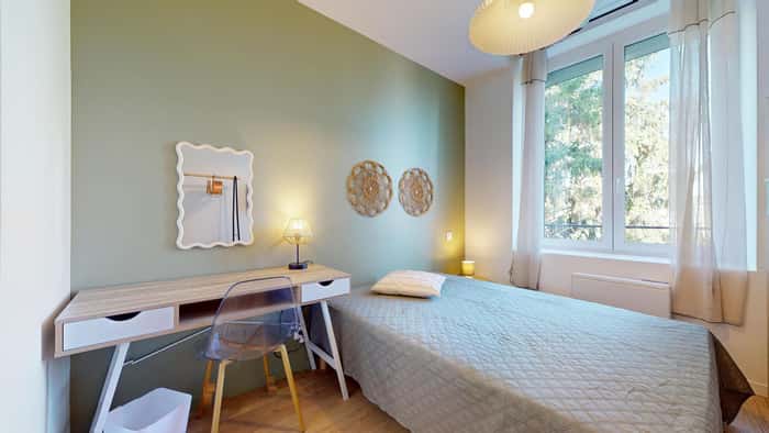 Listing photo thumbnail