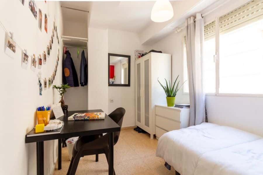 Habitación en piso de 4 habitaciones en Ciutat Jardi