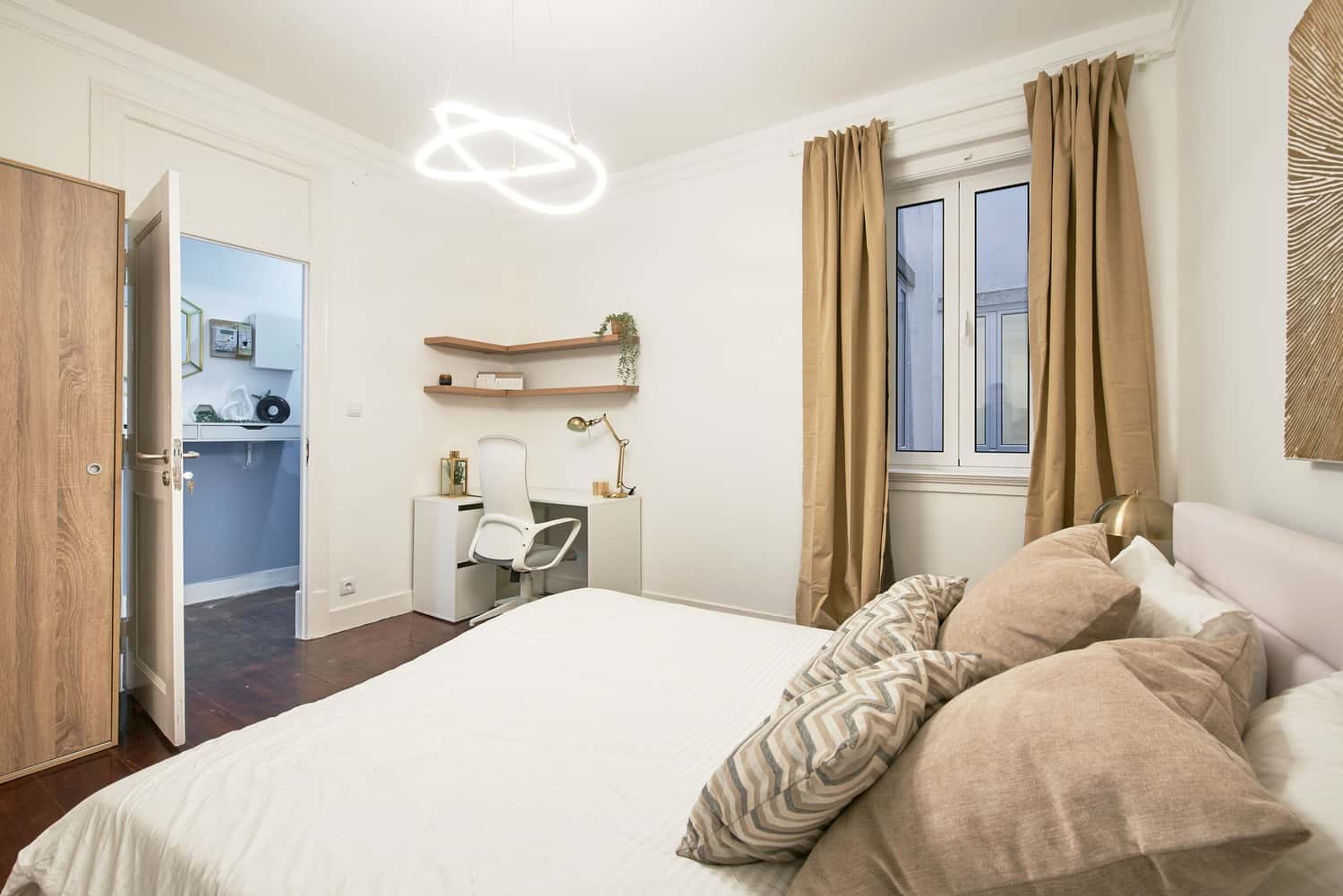 Room 4 - 88. R.Gomes Freire 191 3