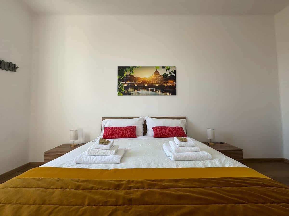 031 - Furio Camillo - Urban Retreat Steps from the Metro