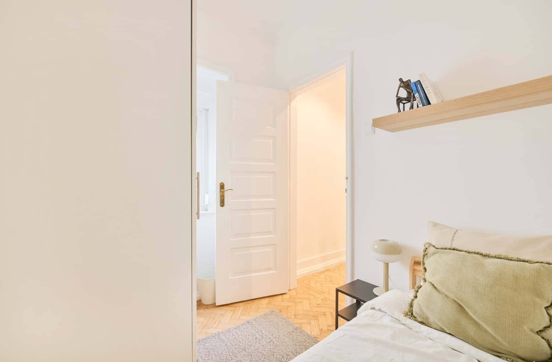 Room in Lisbon, close to the metro line - Room 10