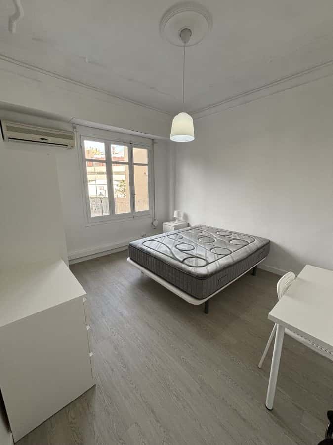 Habitación en piso de 7 habitaciones