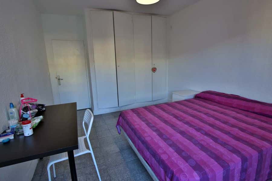 Habitación en piso de 4 habitaciones en La Petxina