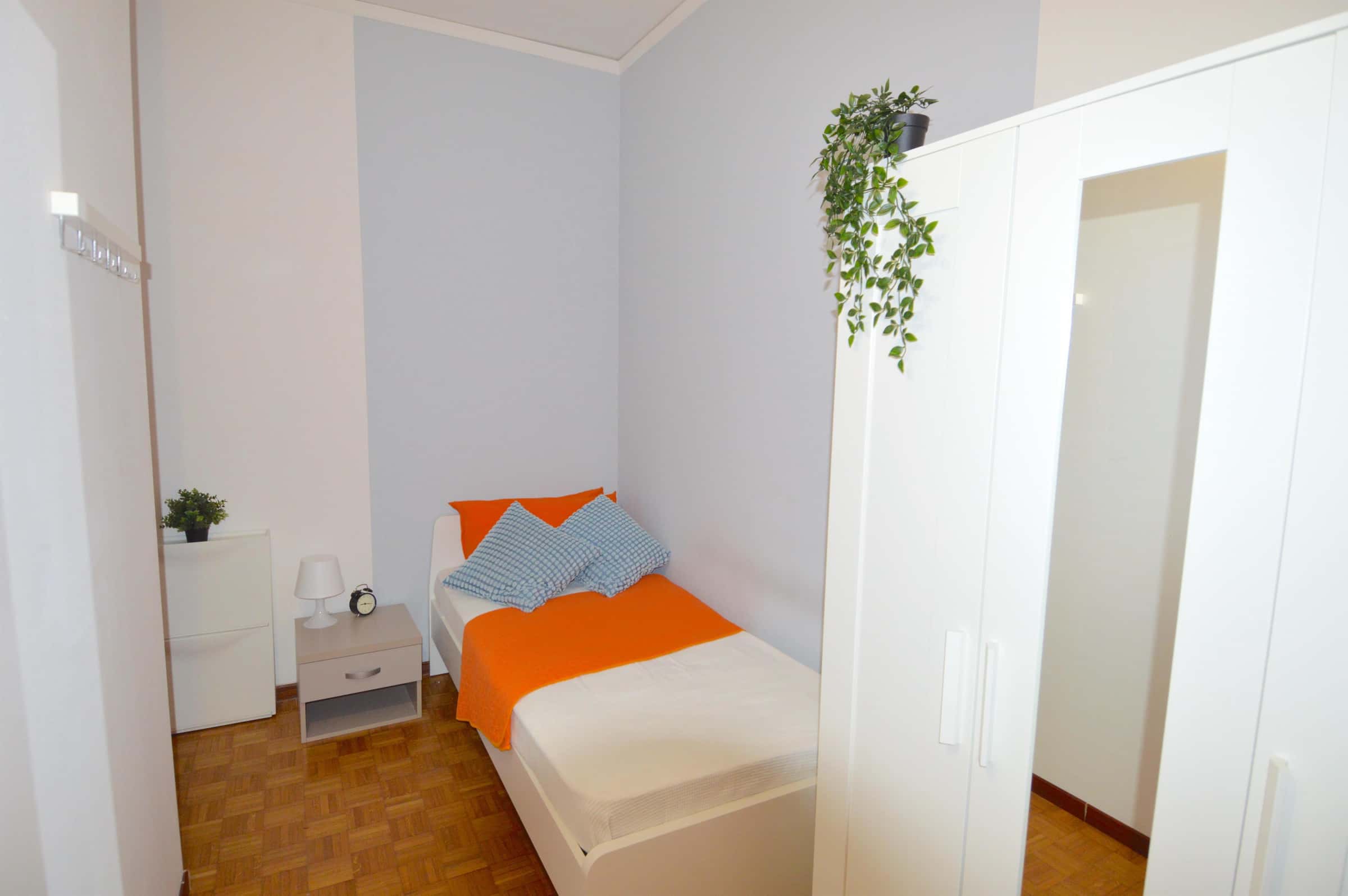 Via Giardini 20 - Stanza 102