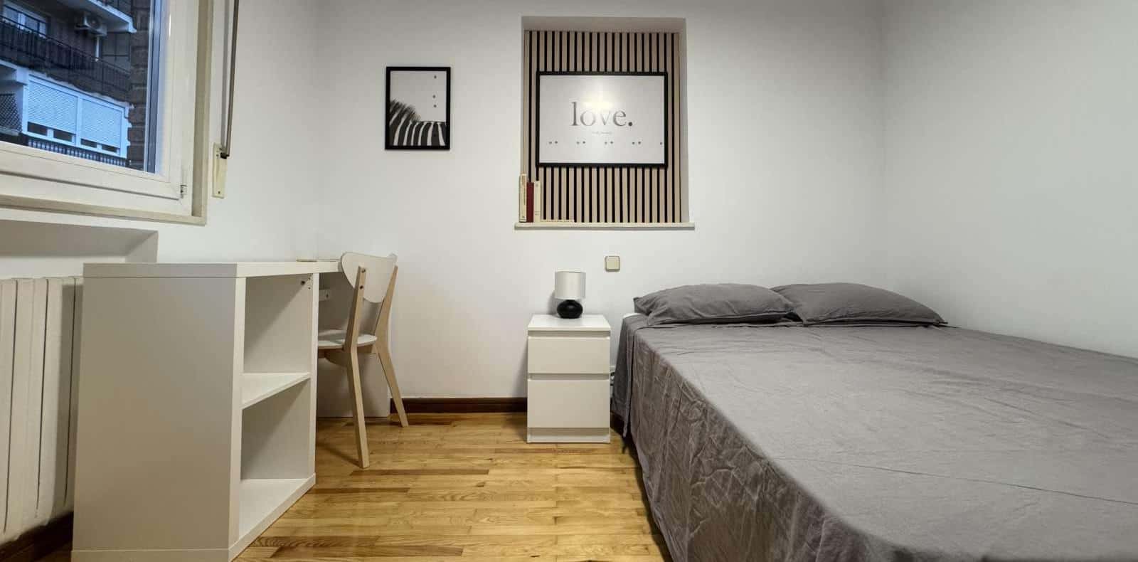 Double bed in Rooms for rent in the center of Madrid