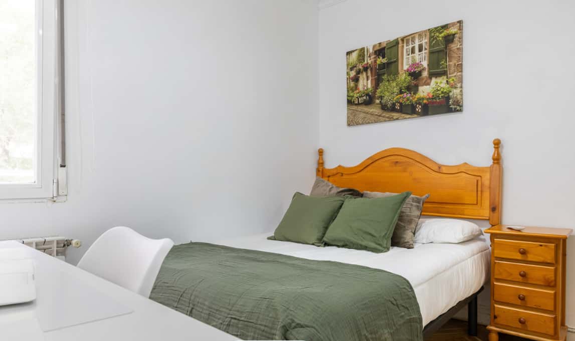 Habitacion privada en Santo Angel de la Guarda, Madrid