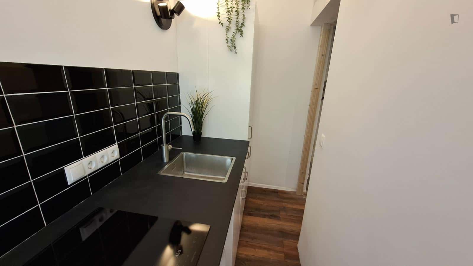 Room in Lütticher Straße, Berlin with 3 bedrooms - Photo 5
