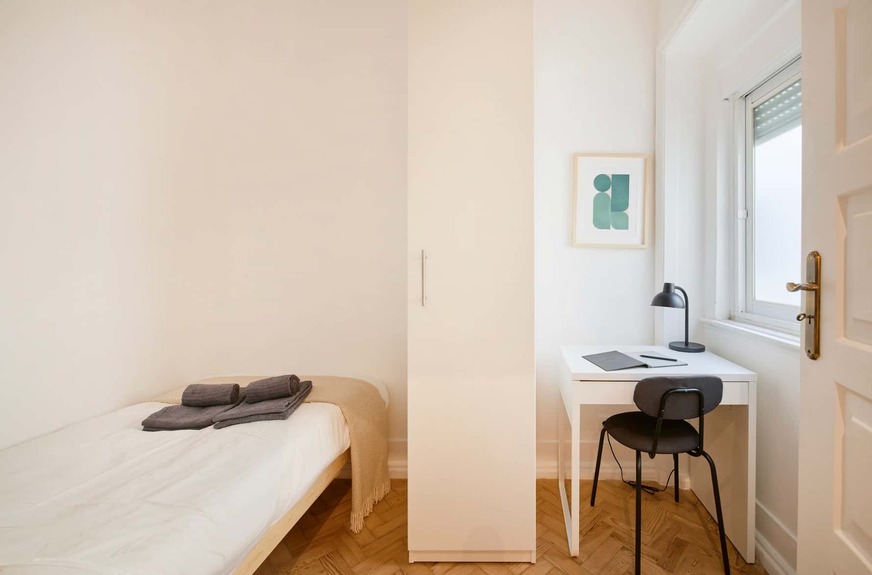Room in Lisbon, close to the metro line - Room 10