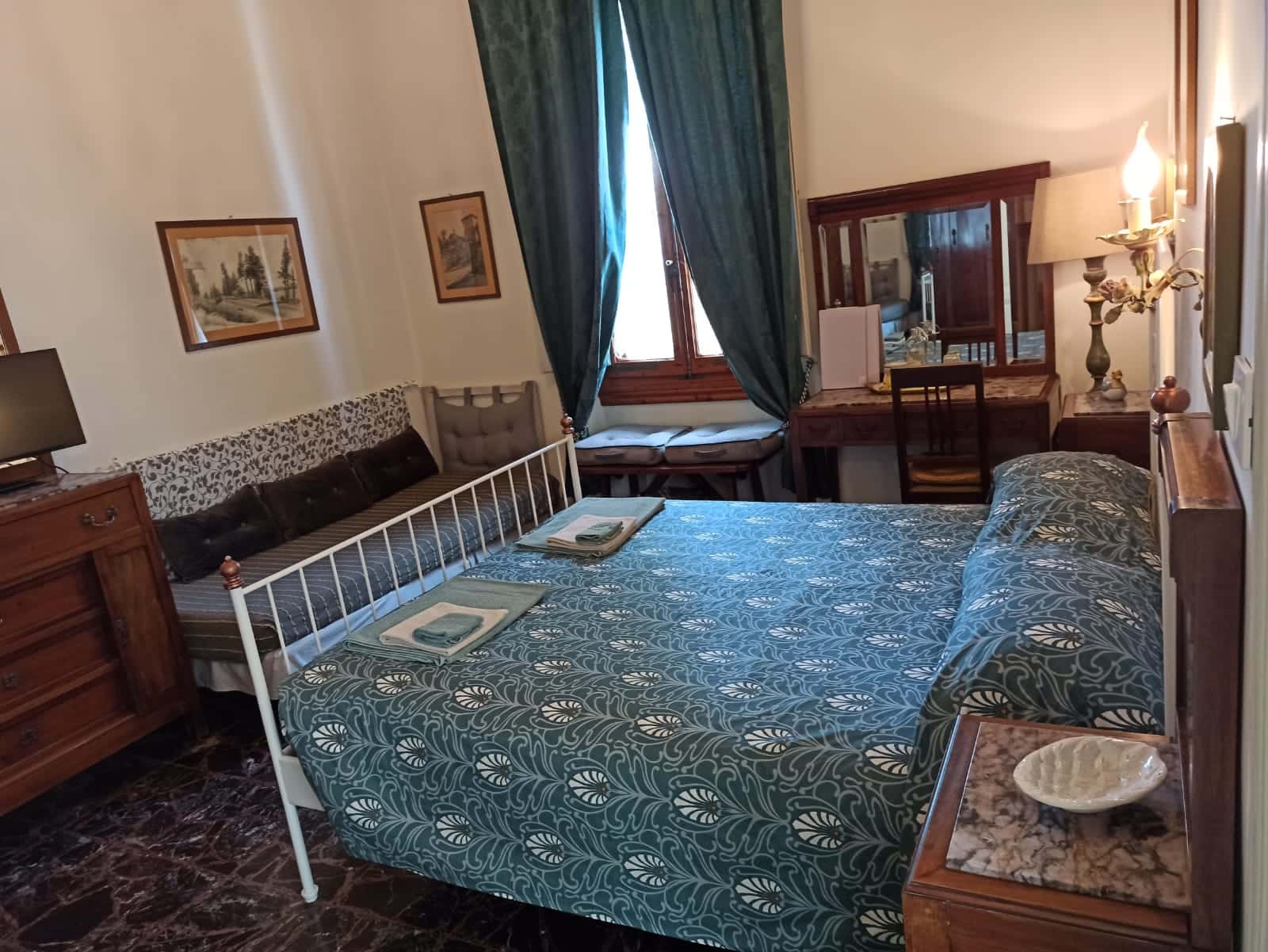 Stanza in Via Piero Cironi, Firenze di 160 m² con 3 camere