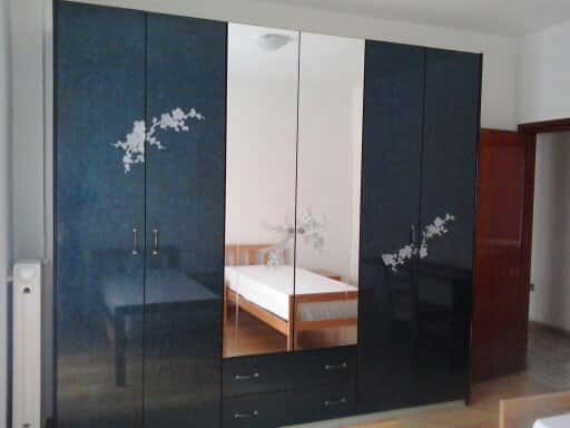 A25/S2 - stanza con due letti uniti e grande armadio, vicino alla BUC e al Centro Storico, a Trento