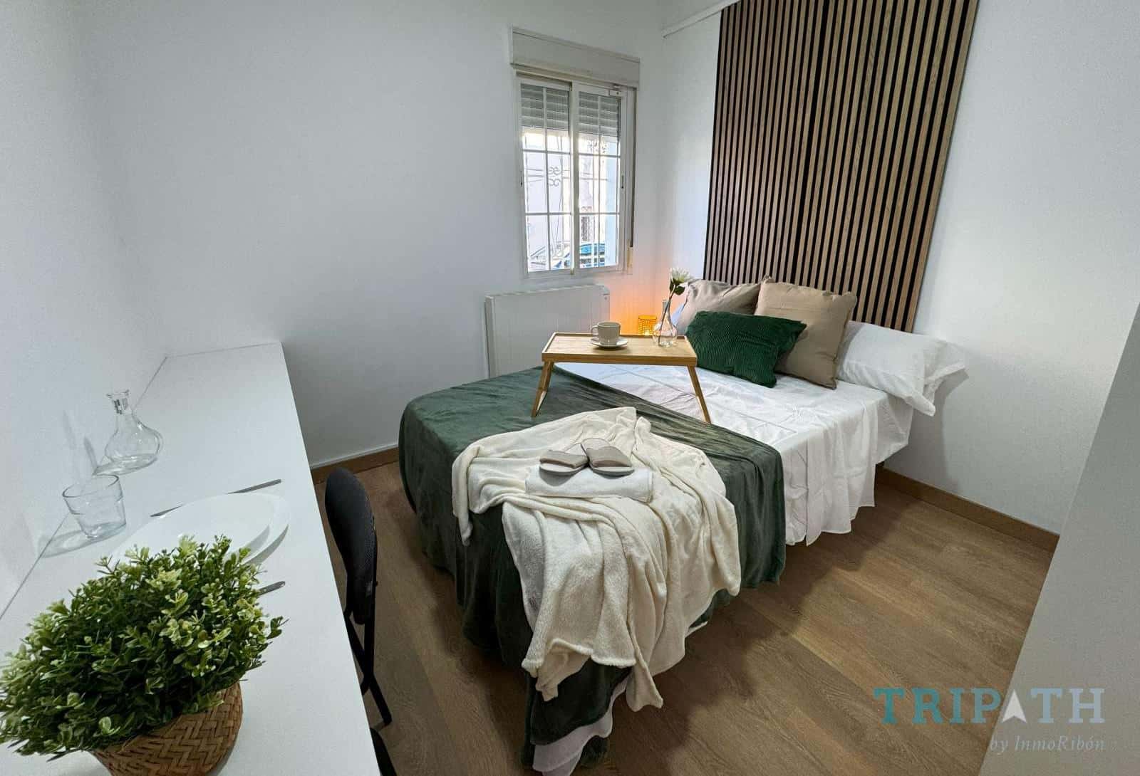 Double bed in Magnificent rooms for rent located in Madrid