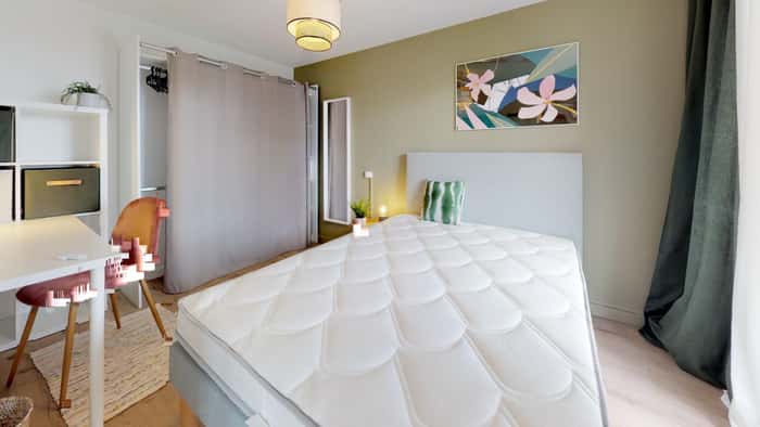 Listing photo thumbnail