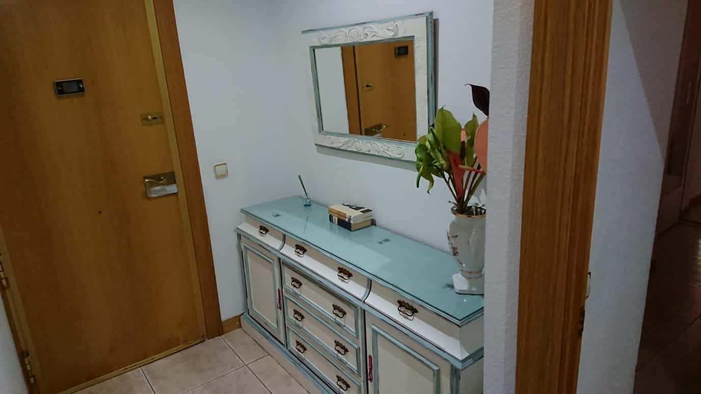 Room in Calle Núñez de Balboa, Getafe for 199 m² with 8 bedrooms