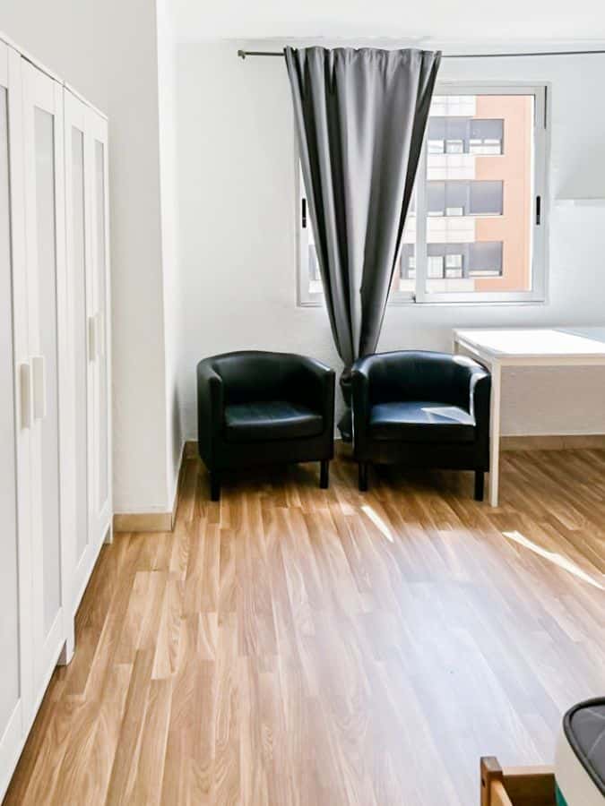 Habitación en piso de 4 habitaciones en El Pla Del Real