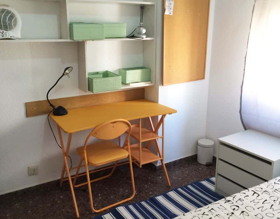 Habitación en piso de 4 habitaciones en Algirós