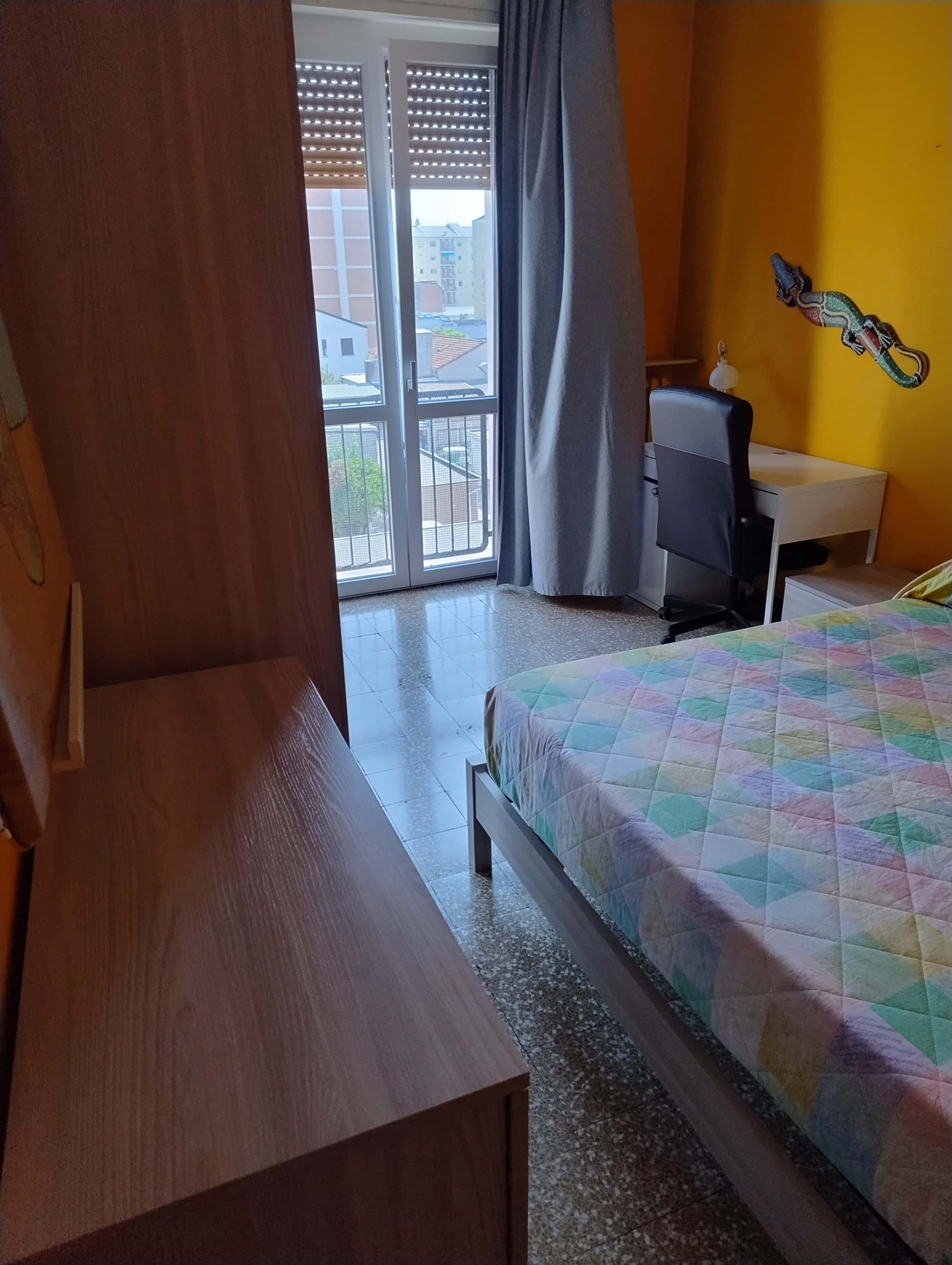 Stanza in Via Teano, Milano di 85 m² con 3 camere