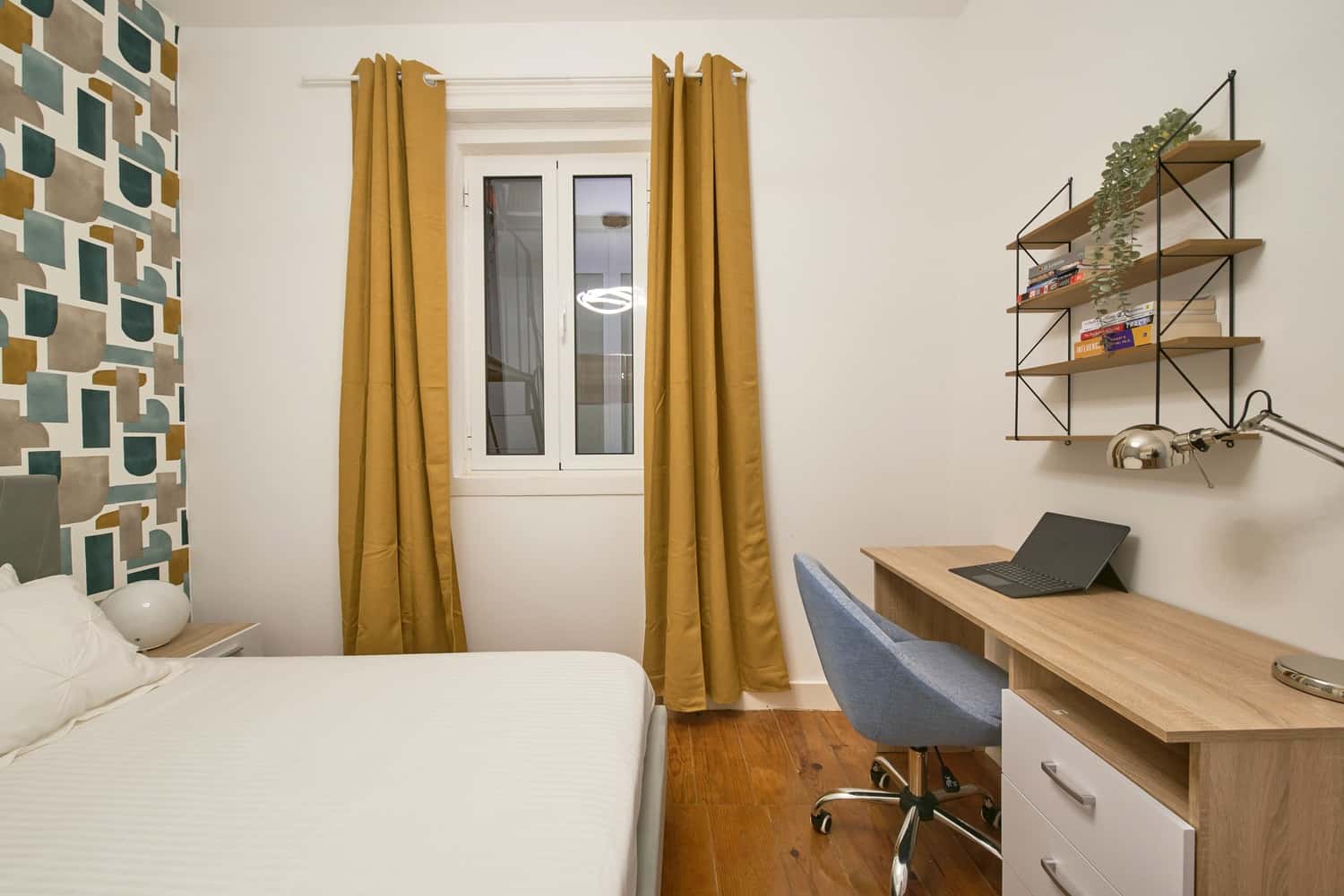Room 6 - 102. R.Cidade da Horta 36 1