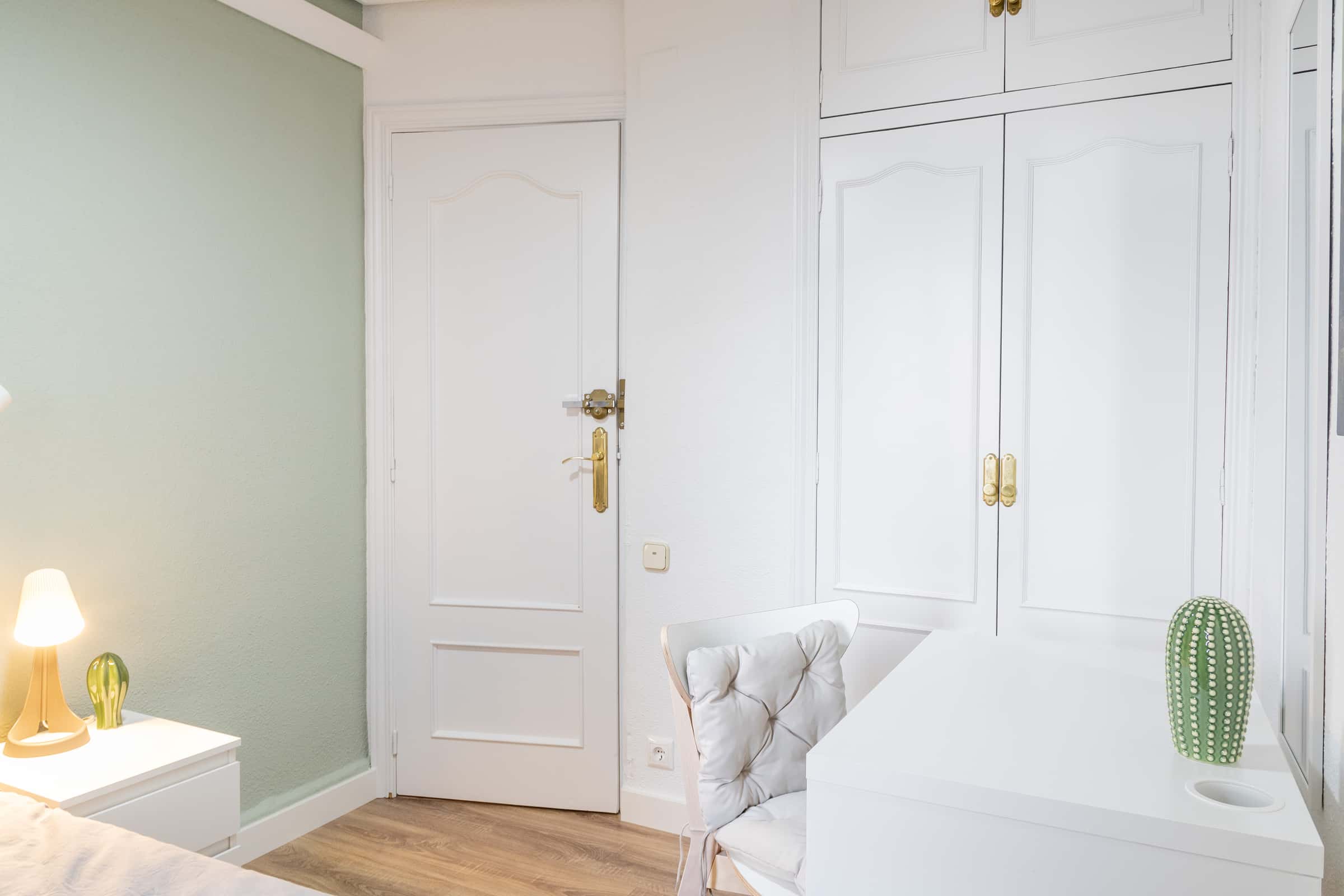 Chambre dans Paseo de los Jesuitas, Madrid pour 80 m² avec 4 chambres