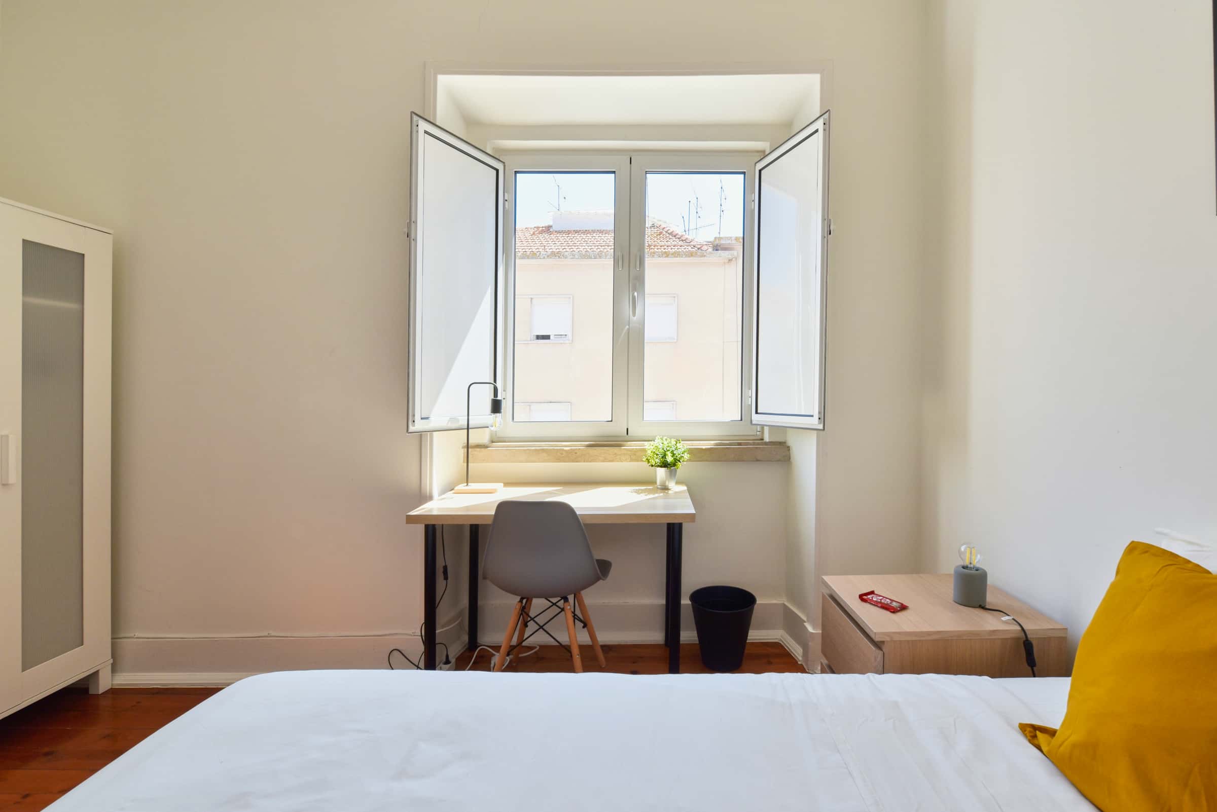 Bedroom in a 7-bedroom apartment in R. David Lopes, Lisbon - Room 302