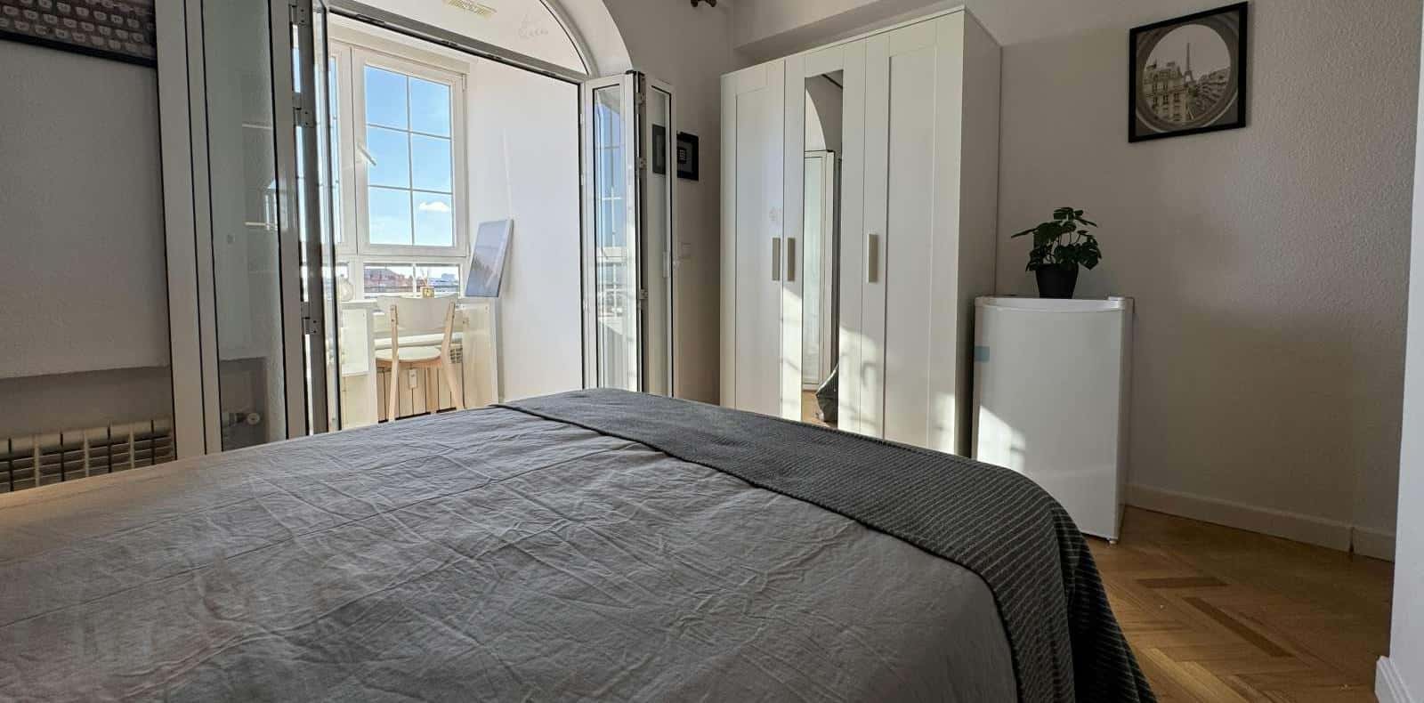 Double bed in Rooms for rent in de Tribaldos