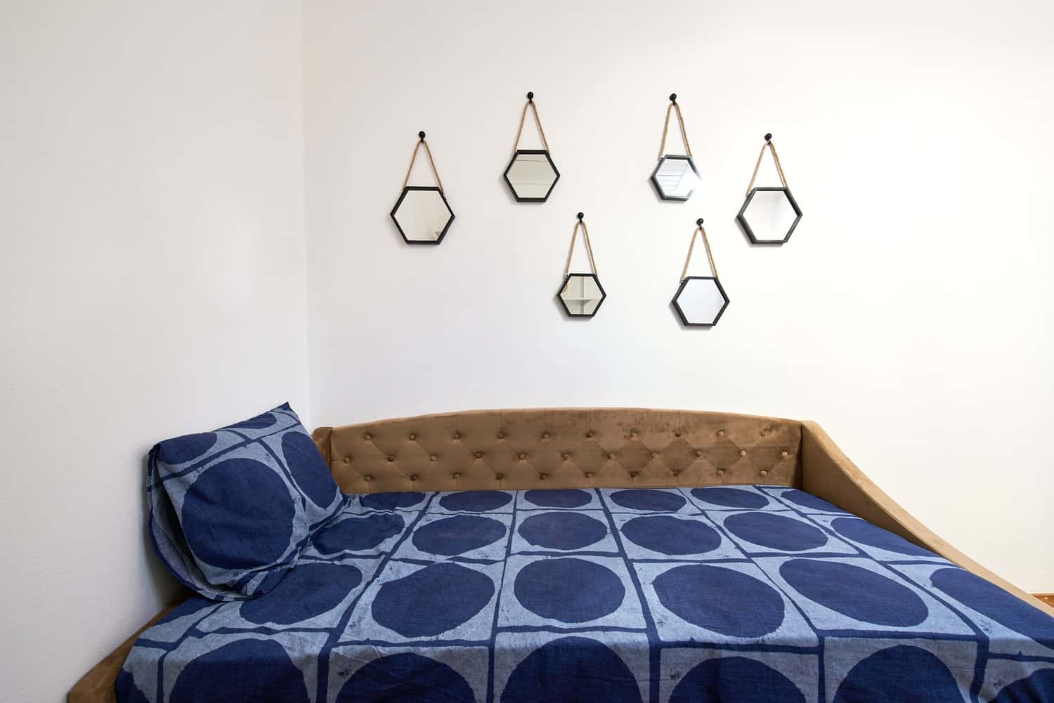 Room 6 - 207. R.António Aleixo 39 3D