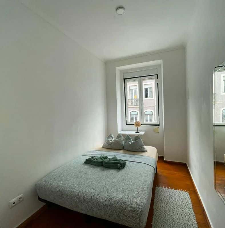 Room D in a 4-bedroom Apartment in Rua Palmira, Lisbon