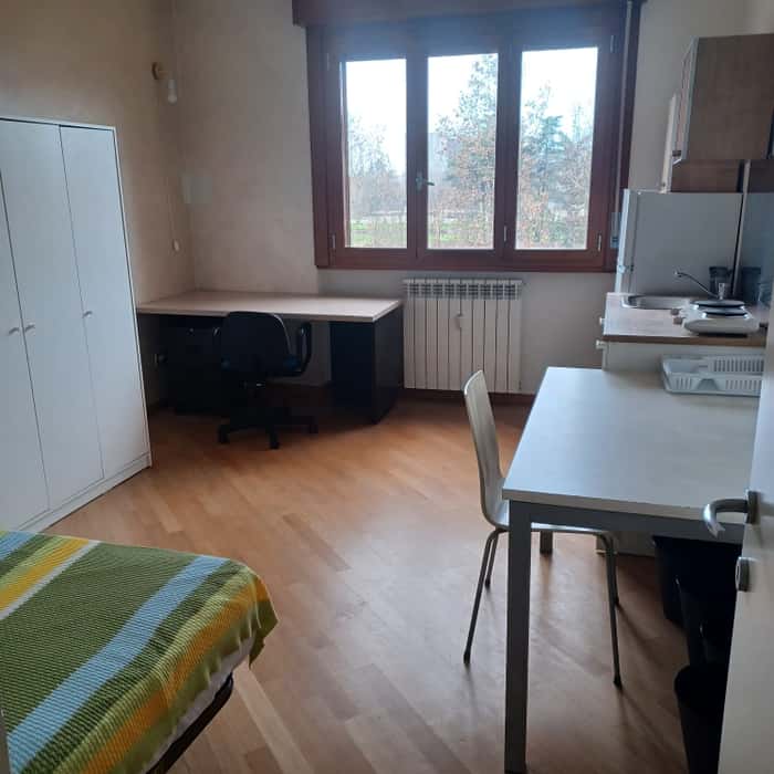 Listing photo thumbnail