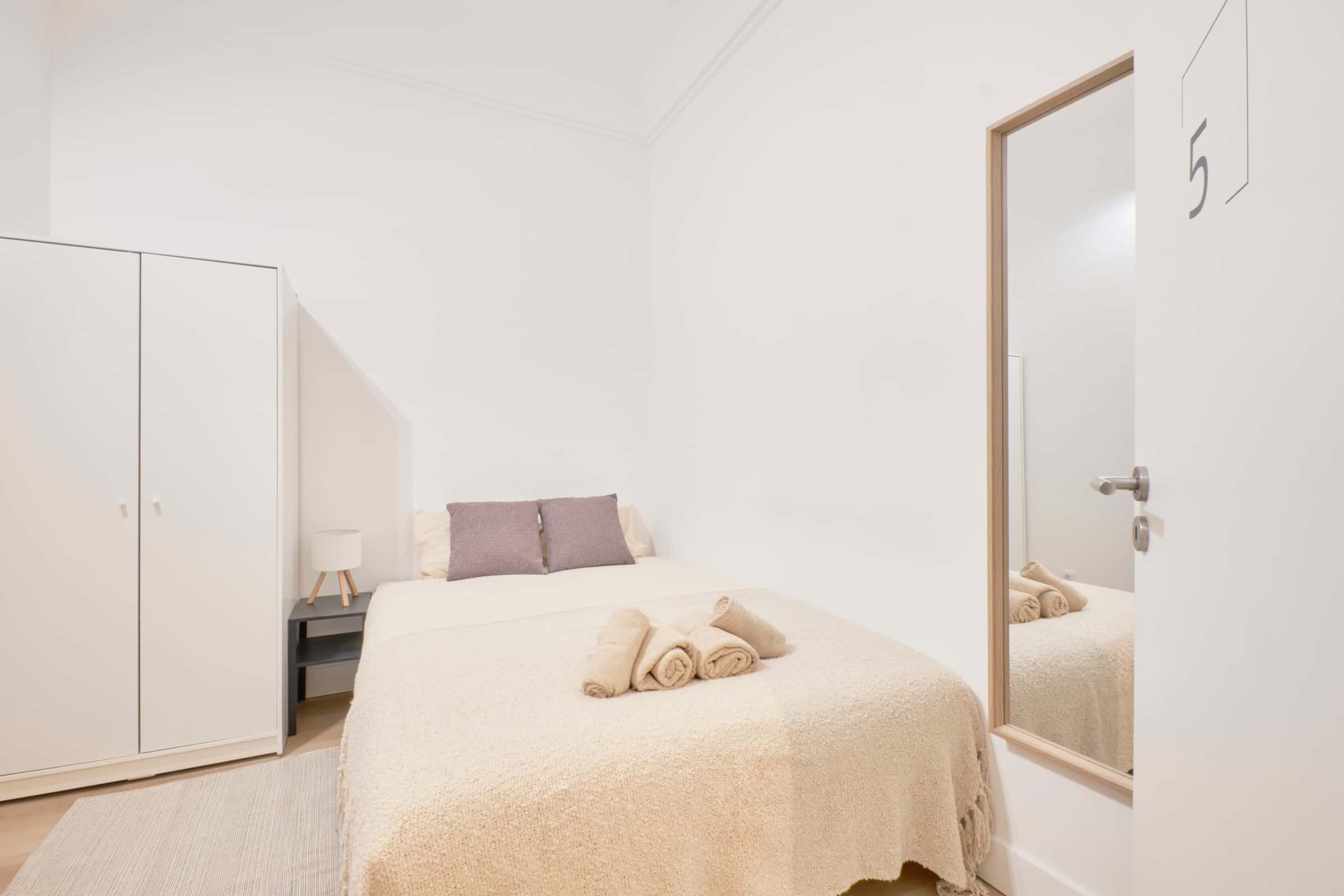 Furnished Room in Lisbon - Room 5