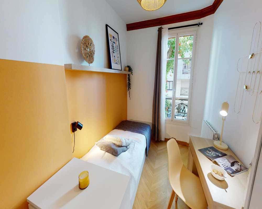 Chambre dans le Rue Danton