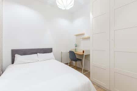 Room 5 - Calle de los Caños del Peral, 5