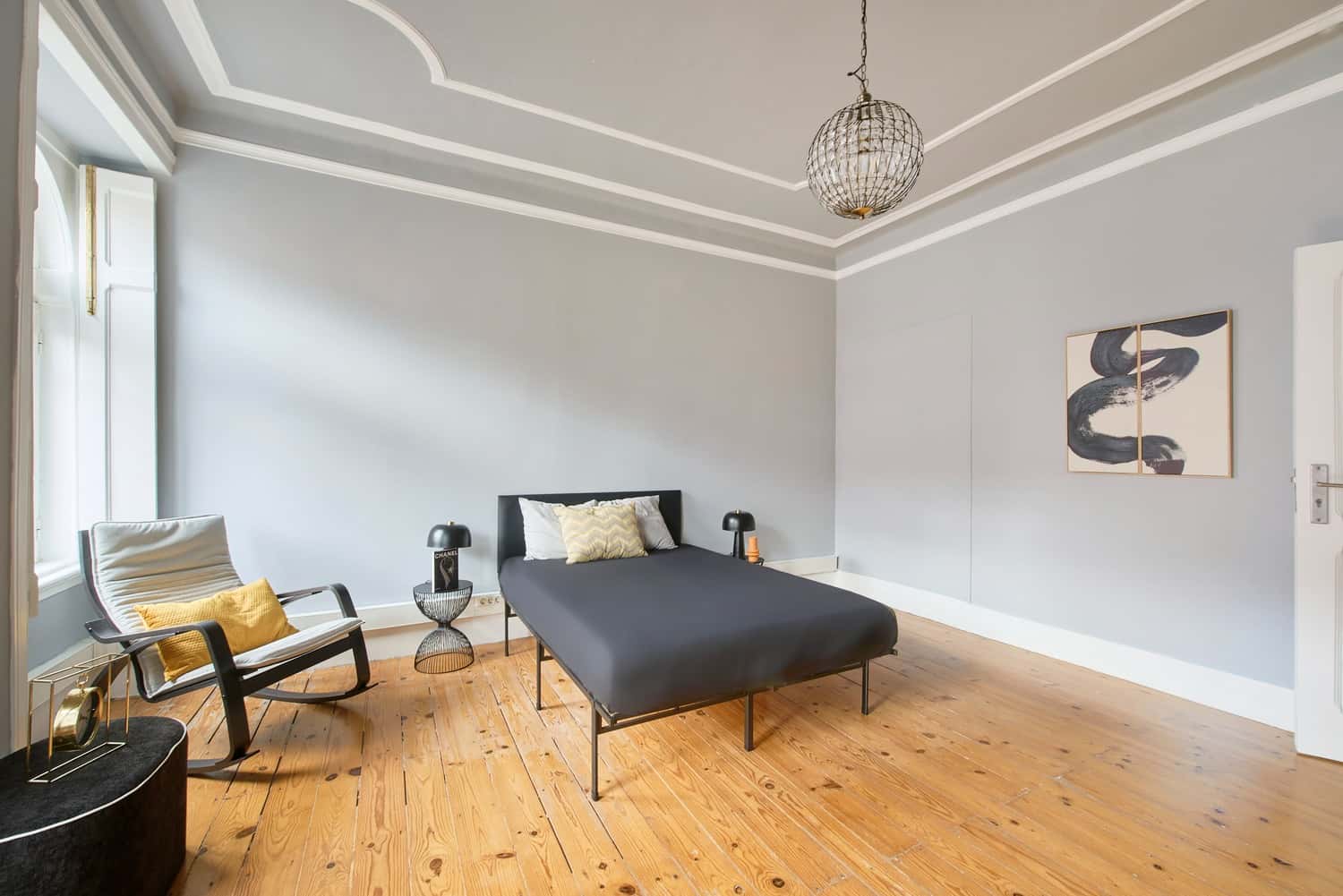 Room 1 - 75. Av António Augusto de Aguiar 66 4E